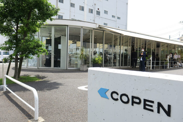 「ダイハツ・コペン20周年記念特別仕様車」のお披露目は、神奈川・鎌倉の「コペンローカルベース鎌倉」で行われた。