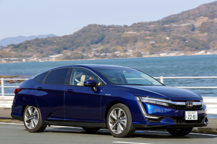 「i-MMD」由来のプラグインハイブリッド機構を搭載した「クラリティPHEV」。