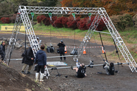 フィットネスと呼ばれる競技より。ロープの先には滑車があり、その先端には重さ70kgの砂袋がぶら下がっている。