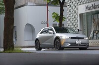 今回の試乗車は「ヒョンデ・アイオニック5」の最上級グレード「ラウンジAWD」。車両本体価格は589万円。