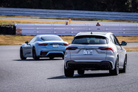 クーペの「グラントゥーリズモ」よりSUVの「グレカーレ」のほうが、俊敏にコーナーを曲がるスポーツカーっぽさを色濃く感じたのは新発見。エンジンの回転数が上がると、エキゾーストサウンドのボリュームアップと同時に、音質もより心地よいものに変化していく。