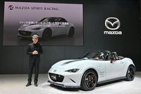 前田育男氏と「マツダ スピリット レーシング・ロードスター12R」。