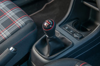 「up! GTI」のトランスミッションは３ペダルの６段MTのみ。本国仕様にも２ペダル仕様の設定はない。