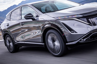 エンジン音がないことでロードノイズばかりが目立ってしまうというピュアEVも少なくないなか、今回の試乗では平滑な路面で耳につきがちなパターンノイズは、路面状況を問わずほとんど聞き取れなかった。