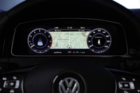 12.3インチの液晶を使ったメーターパネル「アクティブインフォディスプレイ」。写真のように、カーナビの画面を映し出すことができる。