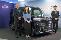 今回お話をうかがった「ダイハツ・タント」の開発関係者。写真向かって左が、ダイハツ工業 くるま開発本部 製品企画部チーフエンジニアの秋本智行氏、同右が製品企画部福主任の城迫崇嘉氏、中央が国内商品企画部の岩舘朋子氏。