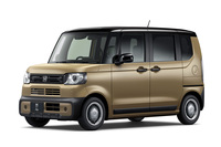 3代目「N-BOX」シリーズの、標準モデルと「N-BOXカスタム」に続く第3弾として2024年9月に発売された「N-BOXジョイ」。「アウトドアを手軽に楽しみたい」「自分だけのくつろぎの空間が欲しい」といったニーズに応える、より自由度の高い新たなクルマの楽しみ方を提案するモデルとして誕生した。