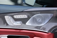 他グレードではオプションとなるBurmesterのサラウンドサウンドシステムが、「CLS53 4MATIC＋」では標準装備となる。