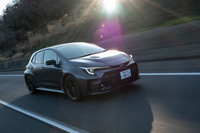 専用の足まわりが採用される「モリゾウエディション」だが、その乗り心地は存外に快適。入力が入った瞬間から素早く、スムーズにサスペンションがストロークしているのがわかる。