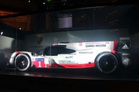 レーシングカーの「919ハイブリッド」も展示された。