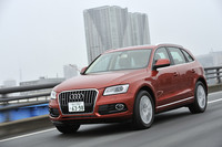 3つのハイブリッドモデルのうち、「Q5」は唯一クワトロシステムを採用する。ESPにはオフロード検出機能があり、スイッチ操作でアクティブにすることができる。また、急な下り坂でも速度を一定に保つヒルディセントアシストも標準装備される。
    