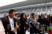 テレビ取材で登場した近藤真彦氏と、元プロ野球選手の山崎武司氏。