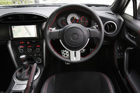 水平基調のダッシュボードデザインは、車体の姿勢変化が判断しやすいようにという配慮から。