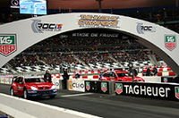 同じマシンで2台が、インとアウトからスタート＆ゴールする。