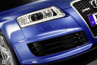 四隅のタイヤを包むブリスターフェンダーやサイドスカートがただならぬ雰囲気をかもし出す。