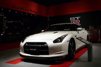 「NISMOクラブスポーツパッケージ」装着車。