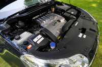 キャビン寄り両サイドに見える黒い球体が、窒素ガスと鉱物油を封入する「スフィア」。スプリングやダンパーに代わる、シトロエン独自のサスペンションメンバーだ。