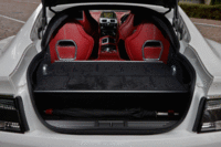 荷室は、後席を倒すことでさらに容量を増やせる。（写真をクリックすると、荷室のアレンジが見られます）