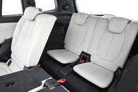 3列目は欧州仕様ではオプション扱い。しかし日本仕様では標準装備となる予定。緊急用として子供の乗車を想定しているという。