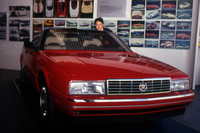 ピニンファリーナ・カンビアーノ研究センターに展示されている「アランテ」。後方に見えるのは筆者。