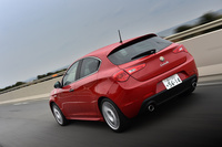 「ジュリエッタ」のリアドアハンドルは、Cピラーに隠すようにデザインされている。