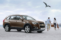 「シボレー・キャプティバ ACTIVE LIFE EDITION」。ボディーカラーはディープエスプレッソブラウンメタリック。