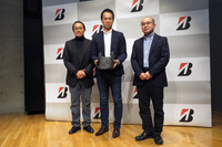 技術発表会に登壇した3人。左から、ブリヂストンの森田浩一氏、花塚泰史氏、統計数理研究所の樋口知之所長。