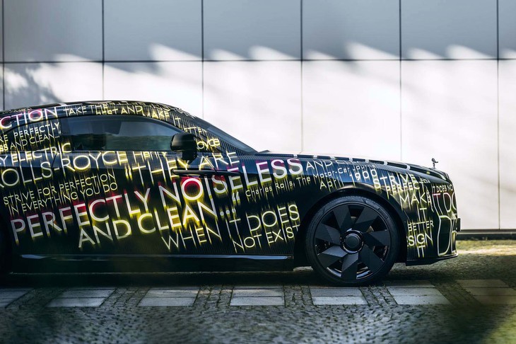 「スペクター」のディテールは現時点では明らかにされていないが、車体の基本骨格にはロールス・ロイス独自のスペースフレームアーキテクチャーが採用されている。