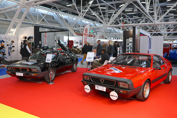 ランチアのモデル別クラブが集まる一角で。「ベータ モンテカルロ」の愛好会は2台をディスプレイした。