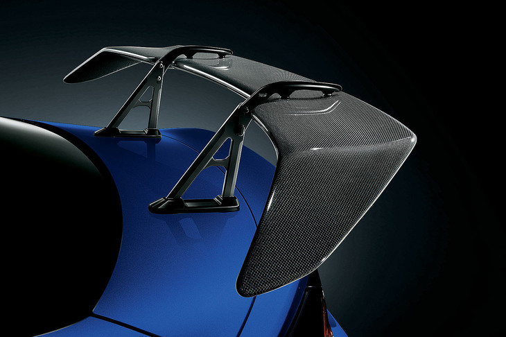 STIドライカーボンリアスポイラー