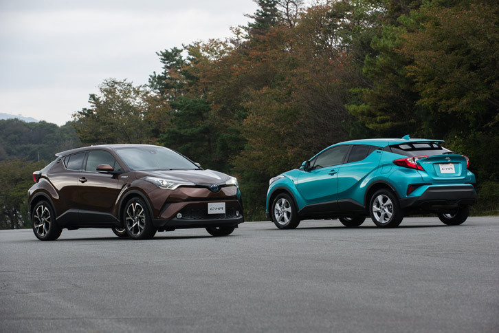 エクステリアデザインは、張り出した前後フェンダーやコンパクトなキャビン、緩やかに傾斜したリアウィンドウなどが特徴となっている。