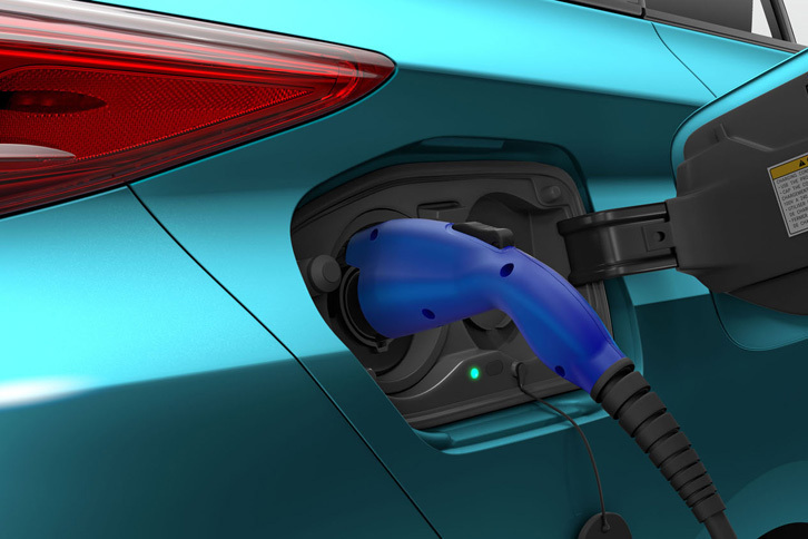 車体後部に設けられた給電口。急速充電を使った場合、約20分で80％の充電が可能になる。