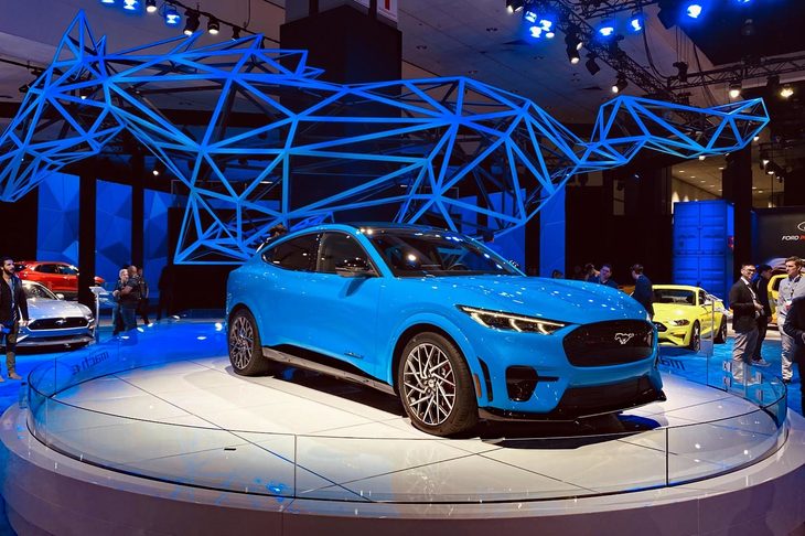 ようやく見つけた「フォード・マスタング マッハE」。ご覧の通り、まさかのSUVである。