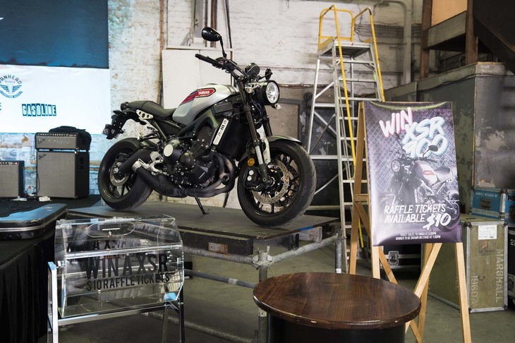 会場では「ヤマハXSR900」が当たる抽選会も開催。入場時に渡された登録用紙に名前を書いて応募するというもので、イベント終盤にはメインステージで抽選会が行われ、会場を離れていた当選者に電話で当選を報告した。