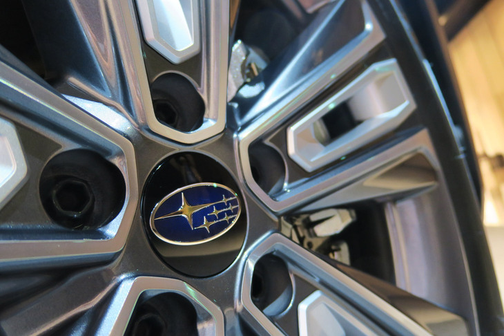 スバル・ソルテラ（ホイールエンブレム）