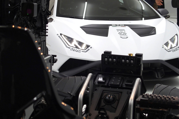 「ウラカンSTOタイムチェイサー_111100」発表会場の様子。