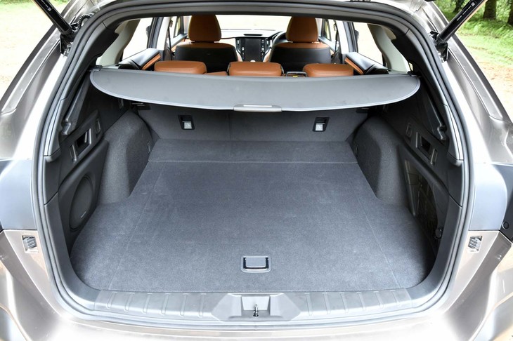 スバル・レガシィ アウトバック リミテッドEX（ラゲッジスペース）