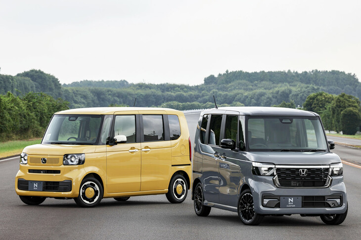 ほった「ワタシも個人的には標準車のほうが好きですが、新型は『カスタム』も悪くないと思いますけどねぇ」　
	清水「リボーンした『トヨタ・クラウン』の稲妻グリルを毛嫌いしていたほった君が、そんなことを言うようになるとは」