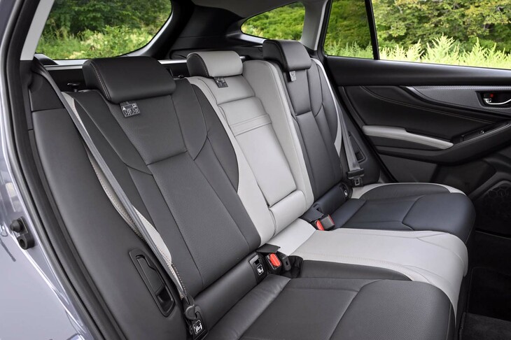 スバル・レヴォーグ レイバック リミテッドEX（リアシート）