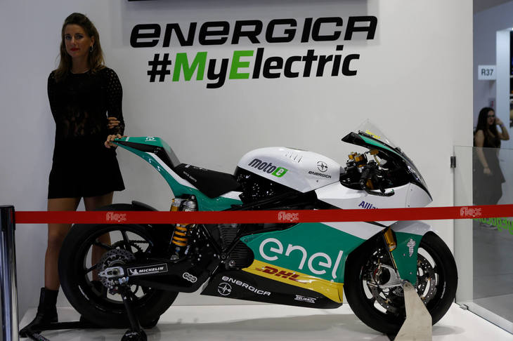 2019年からスタートする、電動モーターサイクルによる世界選手権「Moto-e」。イタリアの電動モーターサイクルメーカーであるエネルジカ社のスーパースポーツモデル「エネルジカ・エゴ・コルサ」のワンメイクレースとなる。これがその車両だ。