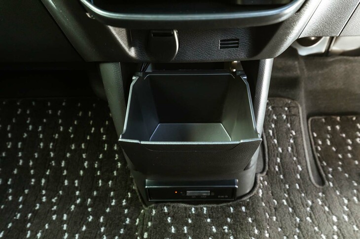 トレイの下部にあるゴミ箱。取り外して水洗いができる。