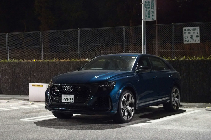 2020年11月に日本導入が発表された「RS Q8」。クーペスタイルのSUV「Q8」をベースに、アウディの高性能モデルを手がける子会社、アウディスポーツが開発を担当した。