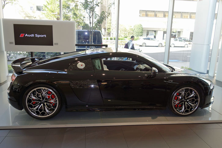 映画の舞台となるルシス王国はクルマ社会で、市民の多くがクルマを日常的に使用している（という設定）。以下（という設定）は省略させてください。