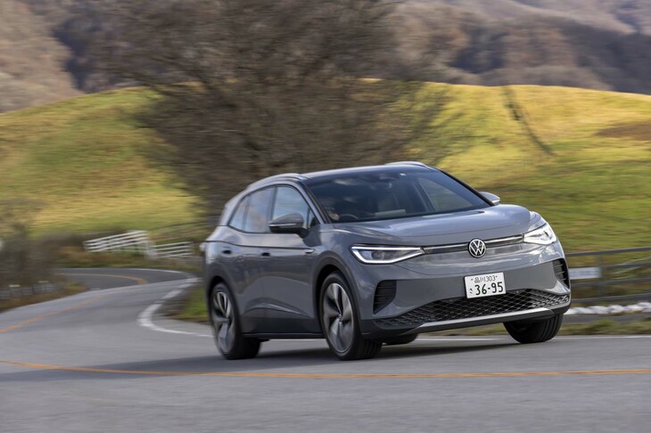 「プロ ローンチエディション」には同一車線内全車速運転支援システム「トラベルアシスト」（車線中央維持支援機能付きACC）などひと通りの先進運転支援システムが標準装備。センサーはフロントのレーダーとカメラ、4方向のエリアカメラ、2つのリアレーダー、8つのソナーを使う。