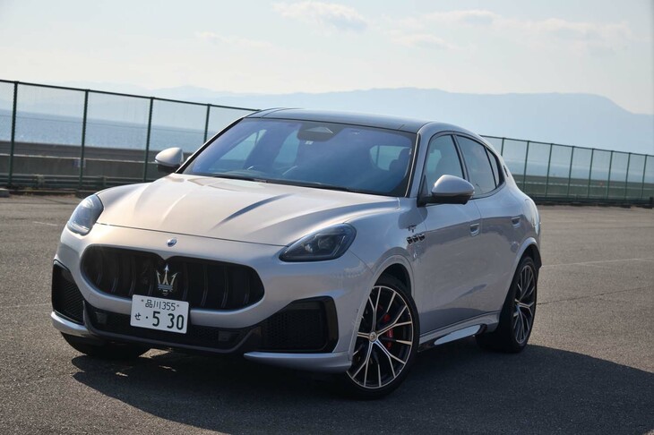 マセラティ・グレカーレ トロフェオ