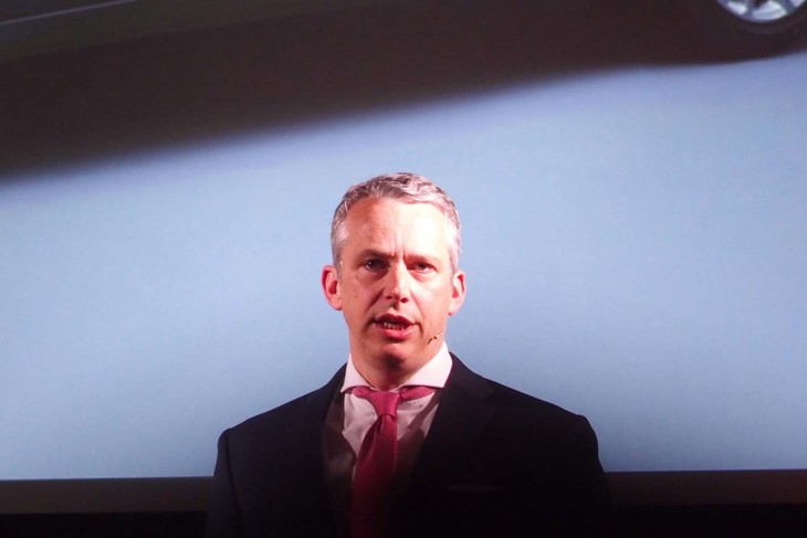 フィリップ・ノアック代表取締役社長は、「最新テクノロジーの導入によって、セグメントリーダーとなる新基準を確立した」と新型「A6」を紹介した。