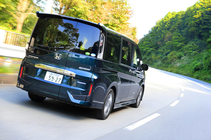 燃費性能は、JC08モード計測で25.0km/リッター、WLTCモード計測で20.0km/リッターとされている。