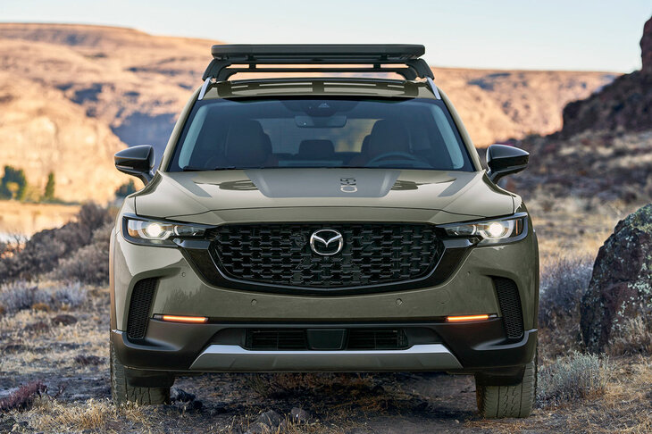 大きく張り出した前後フェンダーからもわかるとおり、その全幅は1920mmと相当なもの。同じFFプラットフォームの「CX-5」より、75mmも幅が広いのだ。