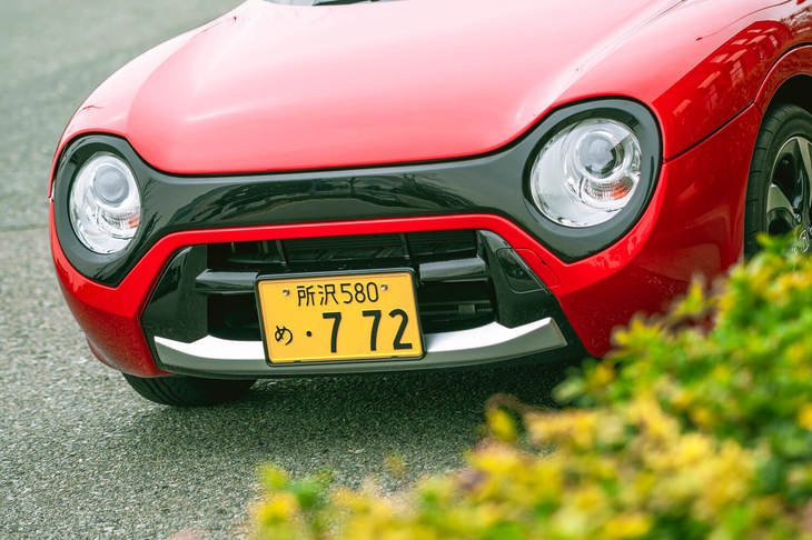 丸型2灯のヘッドライトは1967年に発売されたホンダ初の軽乗用車「N360」をほうふつとさせる。