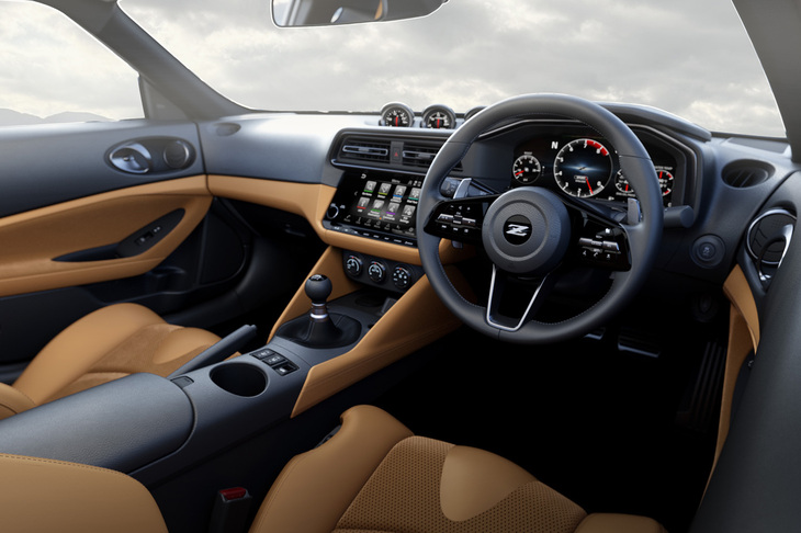 S30型をイメージさせるタン色で内装がアレンジされた「フェアレディZ」の2027年モデル。